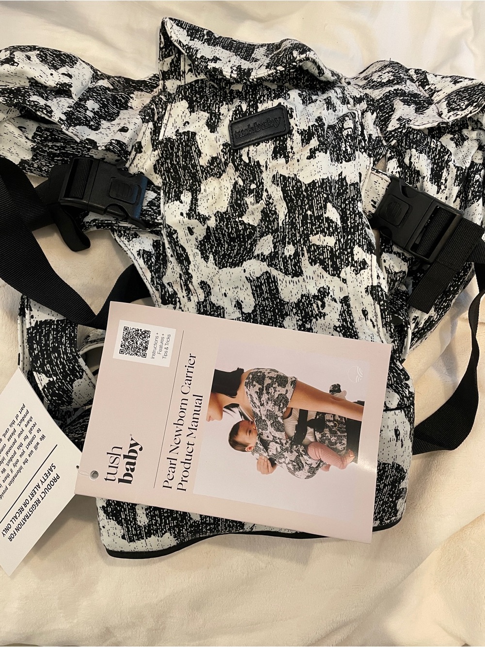 TUSHBABY Pearl Wrap Carrier Black Cream Abstract NWT